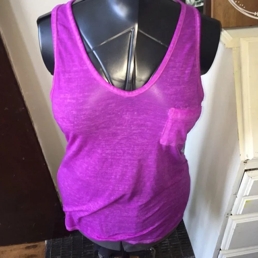 Athleta S pink sleeveless scoop neck Athletic shirt